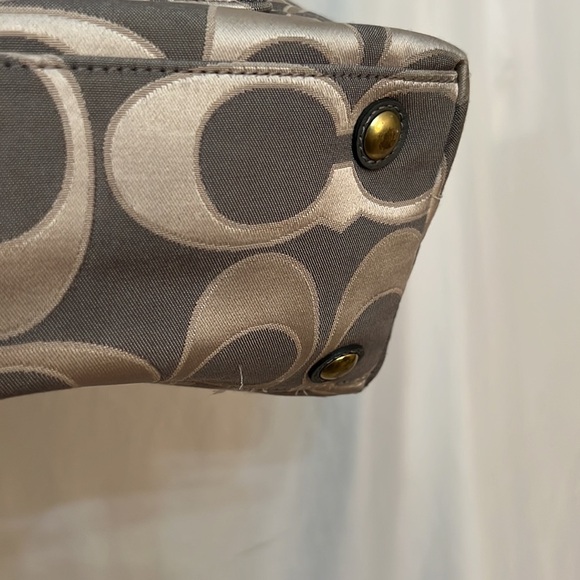 Vintage Coach Penelope Stylish Classic Gray Silver Monogram Signature Purse - Picture 6 of 13